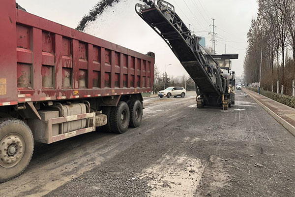 濟(jì)南路面機(jī)械設(shè)備產(chǎn)生漏砂問(wèn)題如何處理？